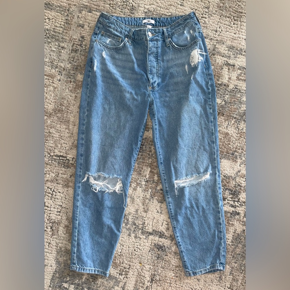 Forever 21 Blue Distressed Straight Leg Jeans. Classic Denim. Ripped Knees